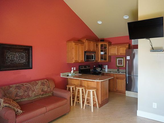 4th image of 842 Lake St