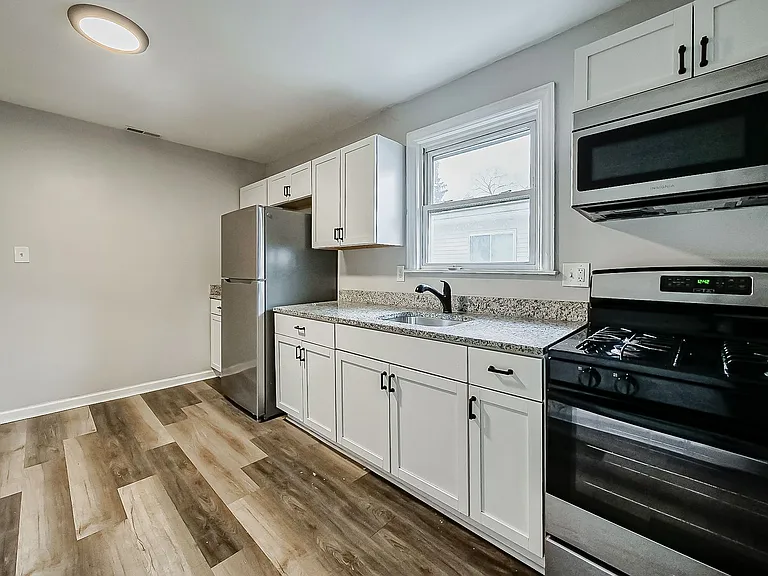 23352 Powell Ave — Photo 8