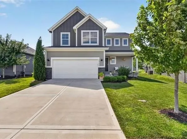 8905 SW 8th St, Blue Springs, MO 64064