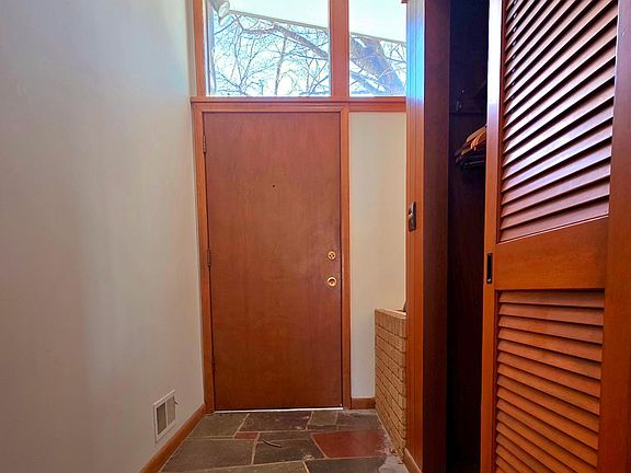 4th image of 15840 Woodgate Rd N