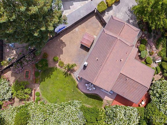 3rd image of 3376 Linda Mesa Way