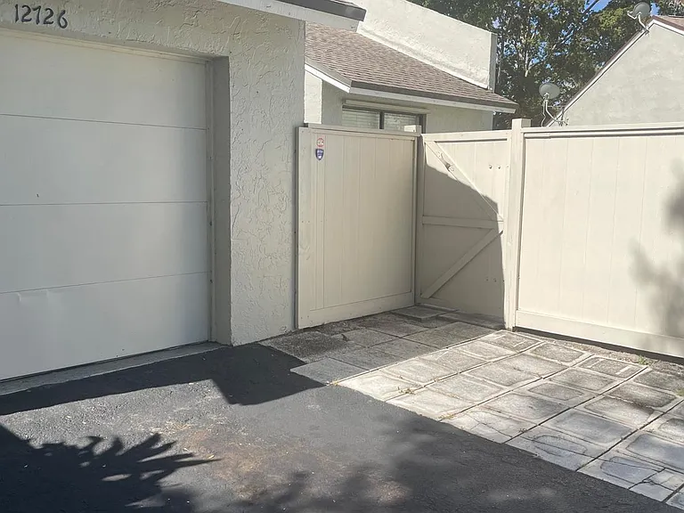 12726 Spinnaker Ln — Photo 22