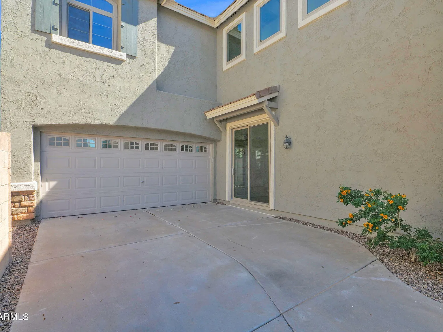 4 bed, 2.5 bath, 2006 sqft, $2,600 — Photo 3