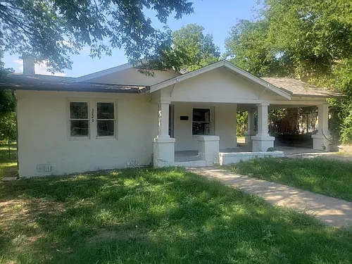 3229 Denman St Photo 1