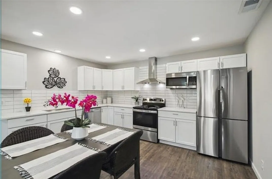 3 bed, 1100 sqft, $1,550 — Photo 1