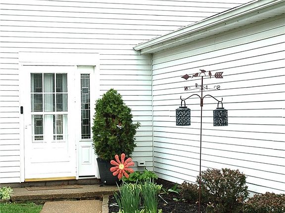 2nd image of 8867 Holly Ln