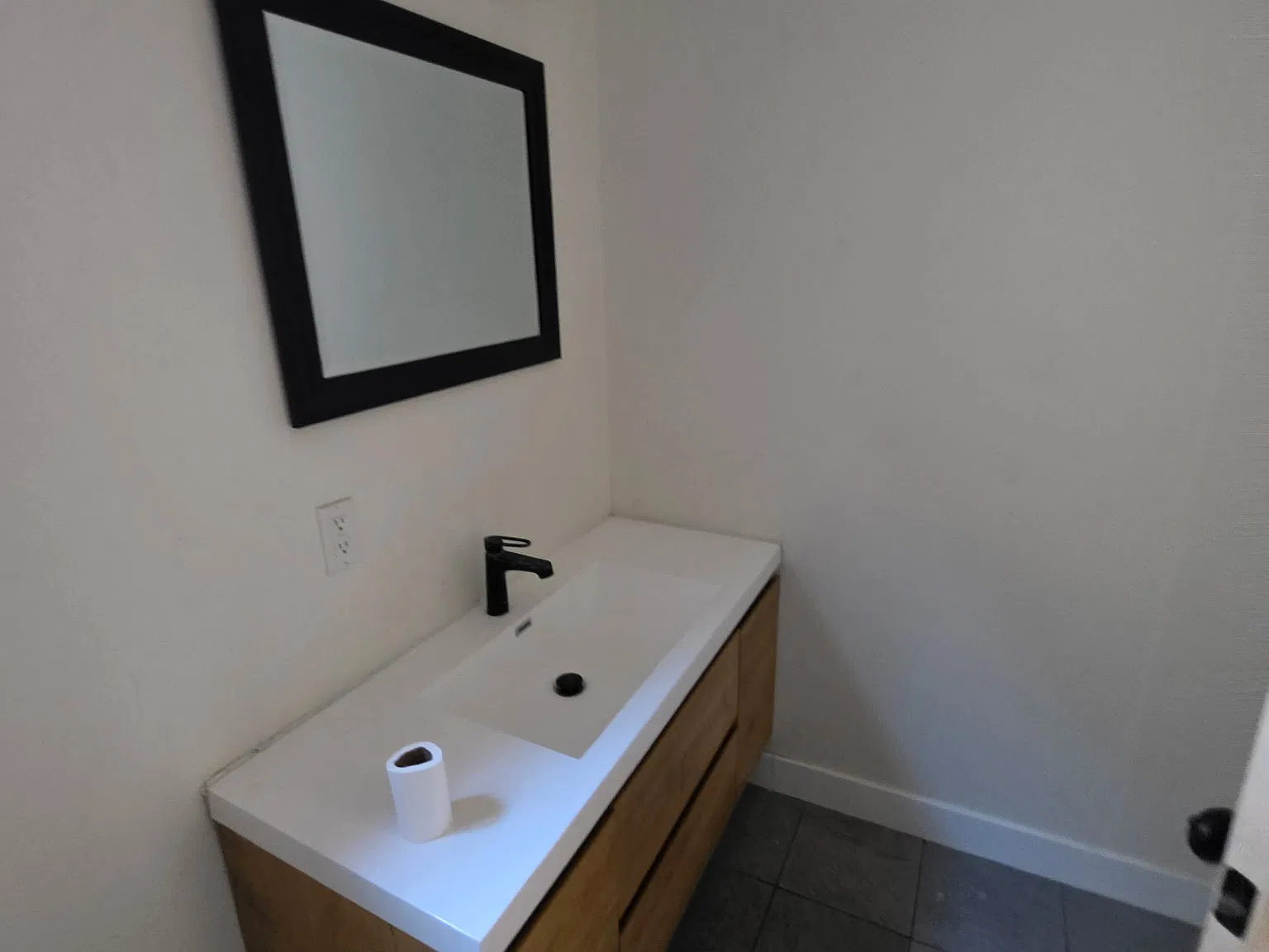 2 bed, 600 sqft, $2,700 — Photo 4