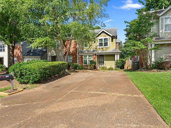 2nd image of 736 Walnut Woods Cv N
