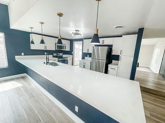 2nd image of 209 Courtney Cir