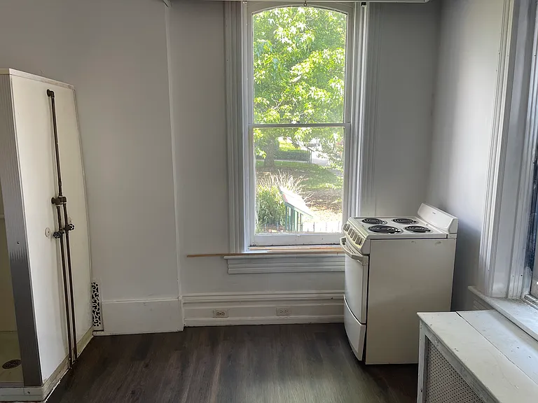 33 Walnut St #1F — Photo 3