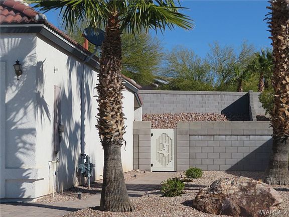 2nd image of 2911 Los Pueblos Dr