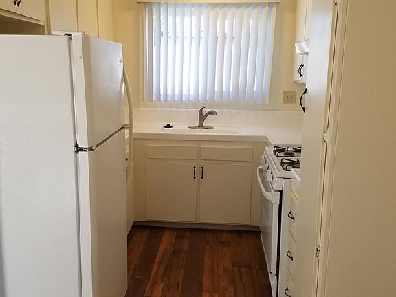 5th image of 4755 Ingraham St APT 9