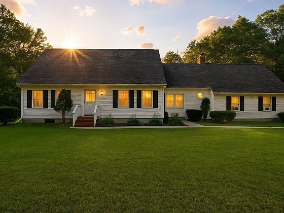 3rd image of 178 W Pomeroy Ln