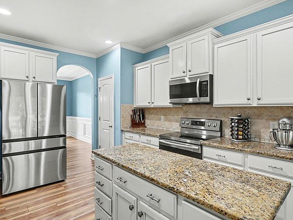 3rd image of 219 Friesan Way