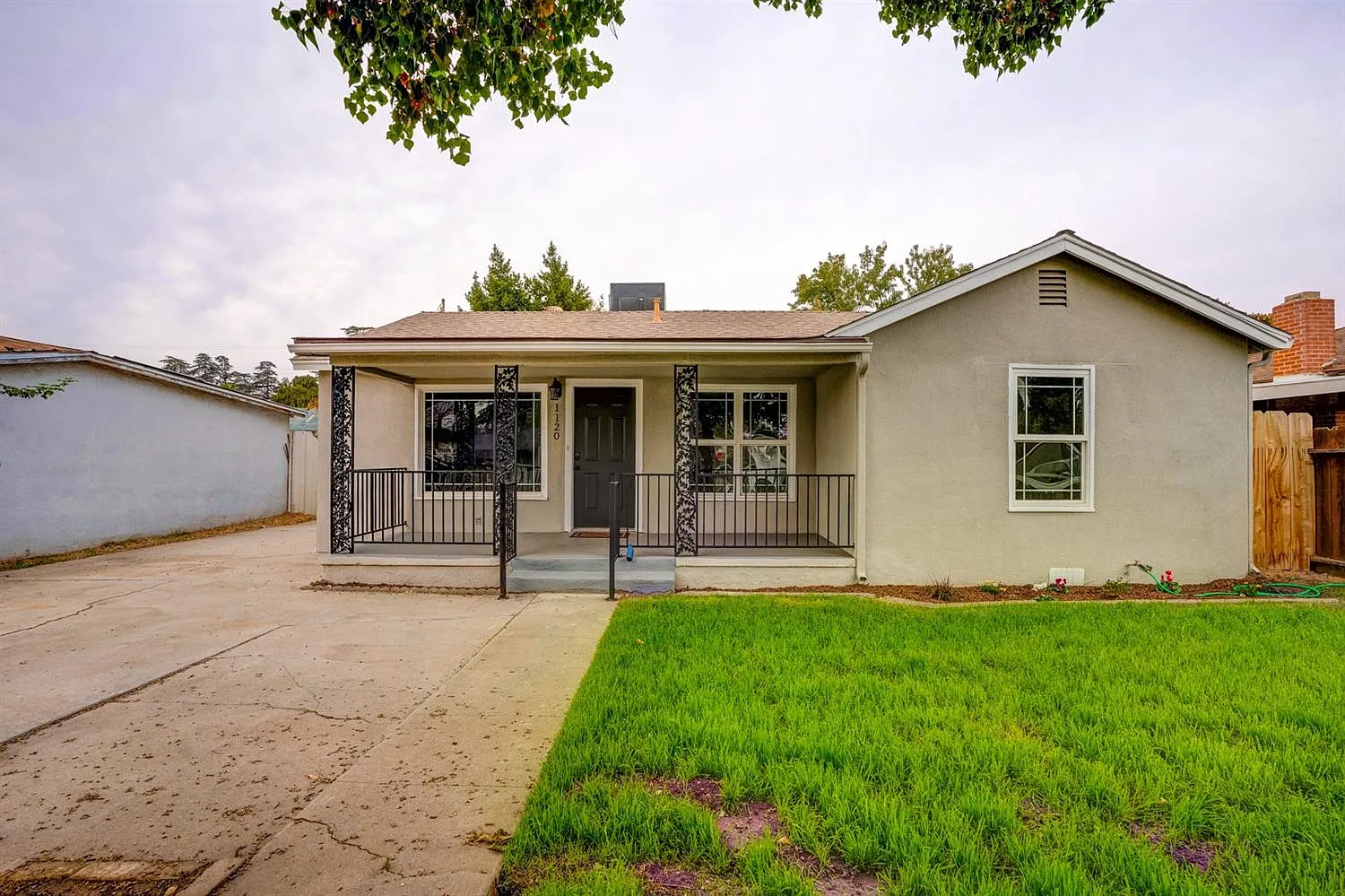 1120 Kings Ave photo 1
