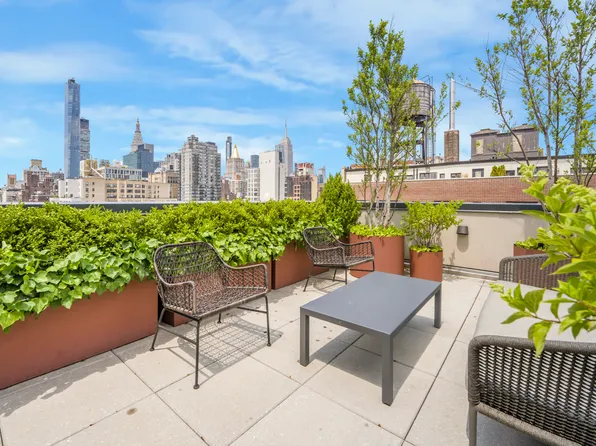 250 East 21st Street 9D image 11 of 11