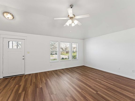 2nd image of 2809 Dawn Spring Dr