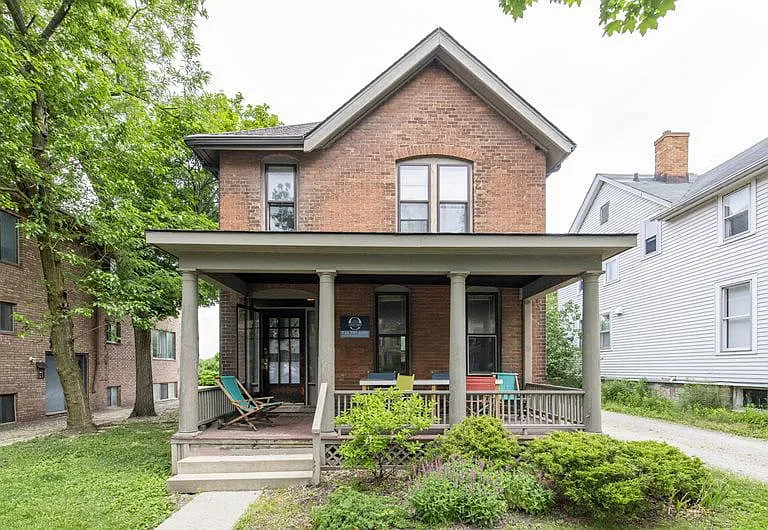 319 Catherine St — Photo 1