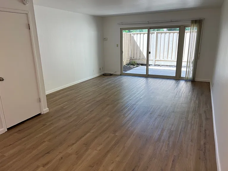 Danville Court Apartments — Photo 6