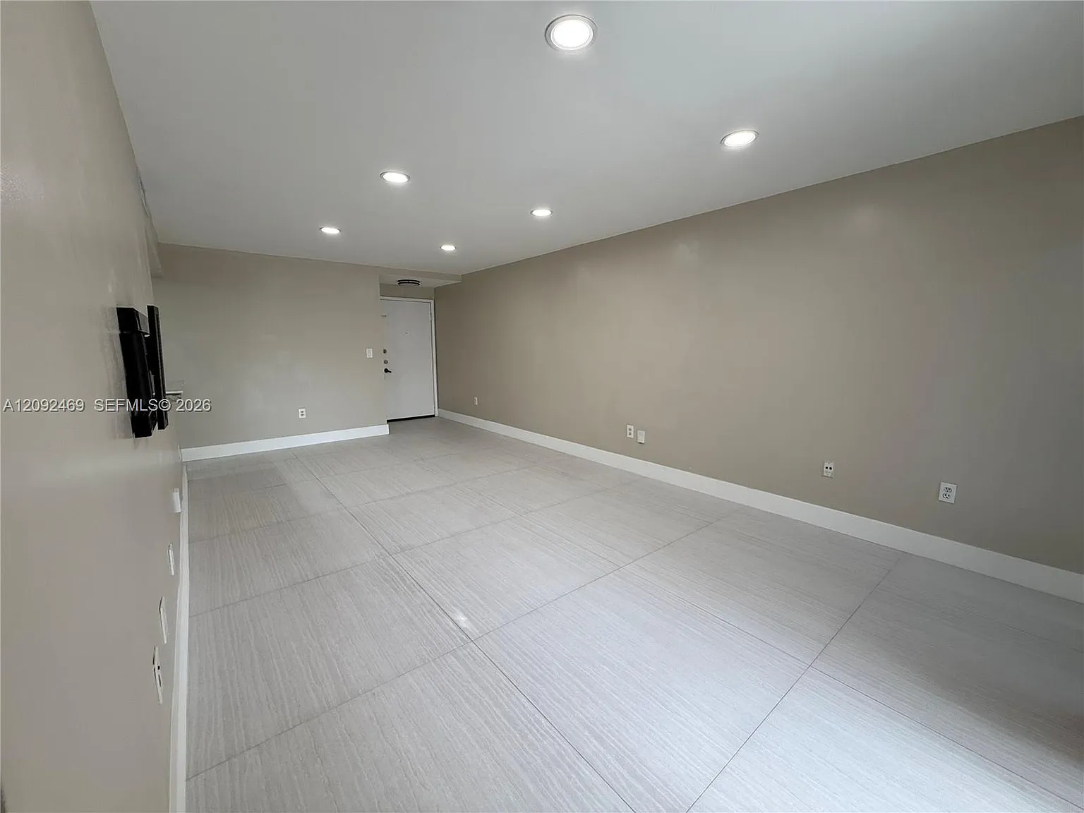 Bleau Fontaine Condo #2 — Photo 4