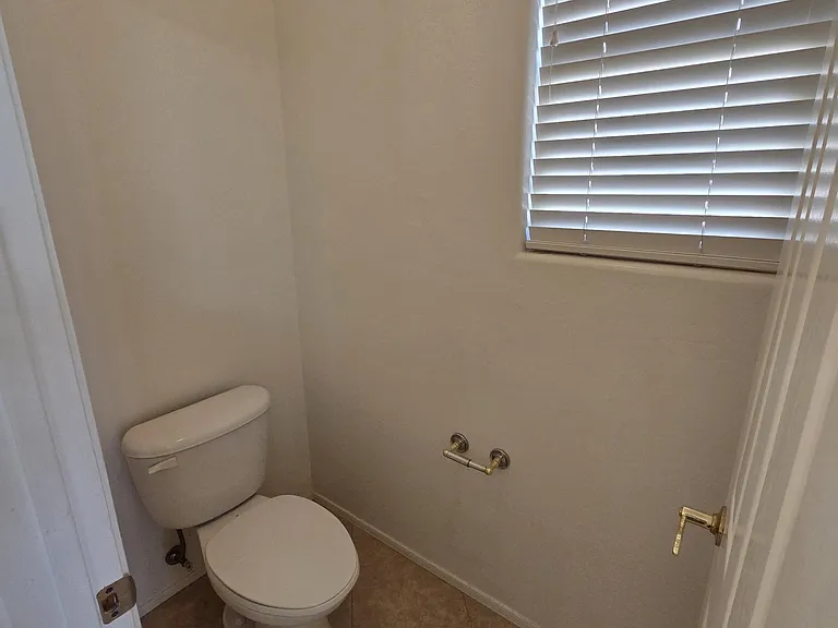2709 W Redwood Ln — Photo 21