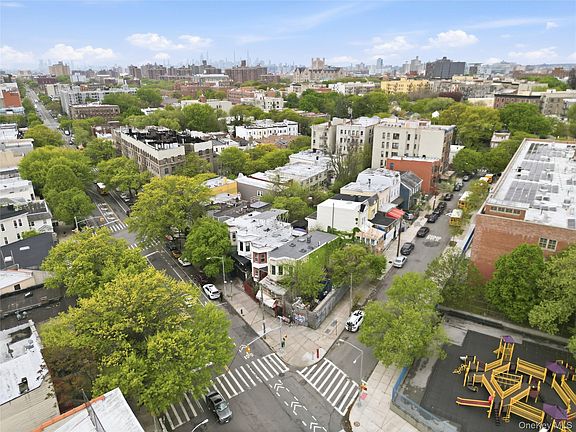 4th image of 1375 Prospect Avenue