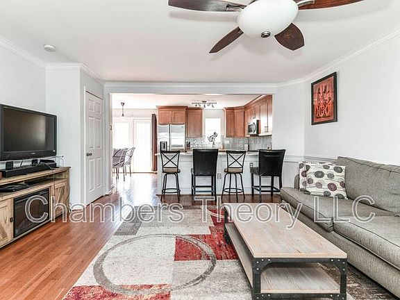 3rd image of 565 Radford Ter NE