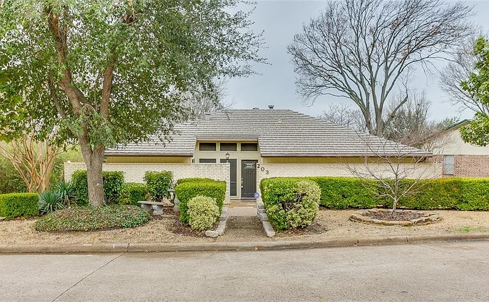 1st image of 203 Lakeview Dr