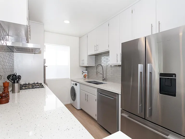 936 N San Vicente Blvd #8 — Photo 7