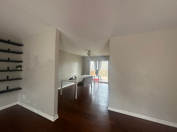 5th image of 15 Woodstock Ln