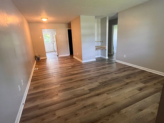 2nd image of 124 Lee Dr #2