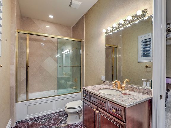downstairs full bathroom