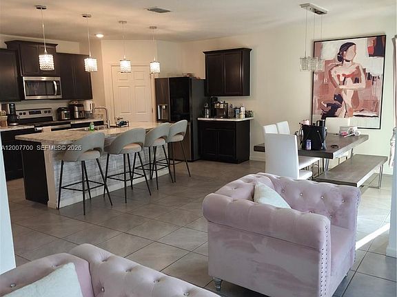 2nd image of 798 NW Bayshore Blvd