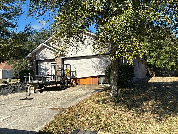 3rd image of 10719 Sandy Oaks Dr