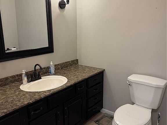 5th image of 3515 Emerald Ln