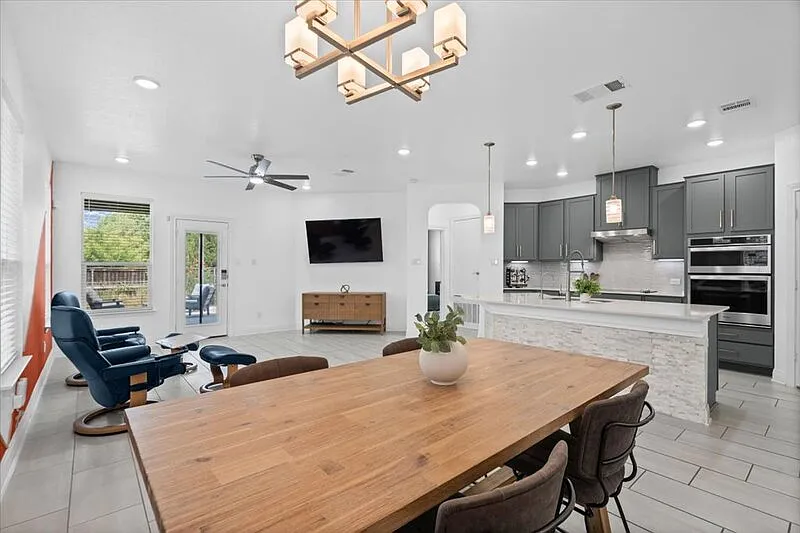 17004 Gibbons Path