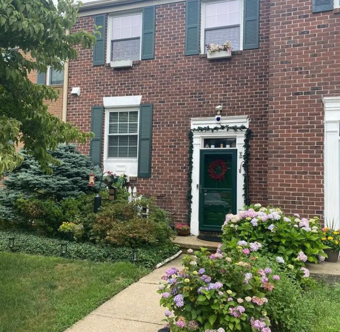 4 bed, 3.5 bath, 2000 sqft, $2,850 — Photo 1