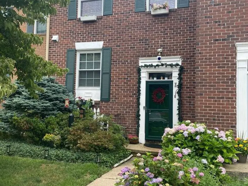 3 Sugar Tree Pl
