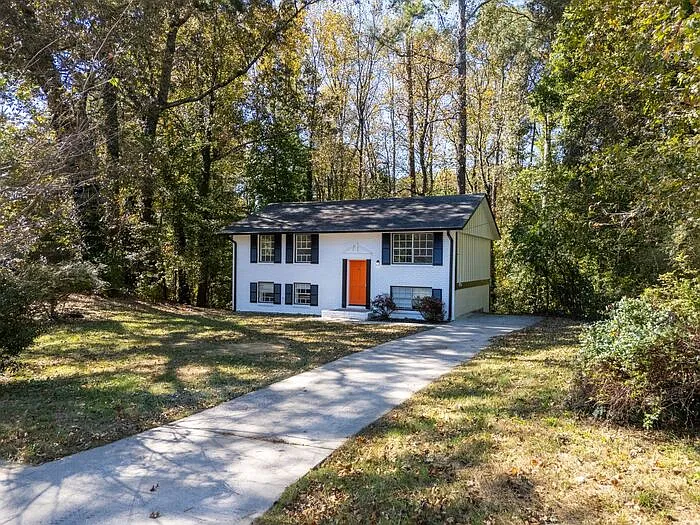 5 bed, 2.0 bath, 1900 sqft, $2,145 — Photo 2