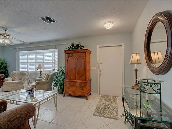 3rd image of 5721 Augusta Cir