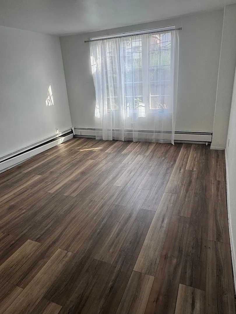 640 College St. — Photo 2