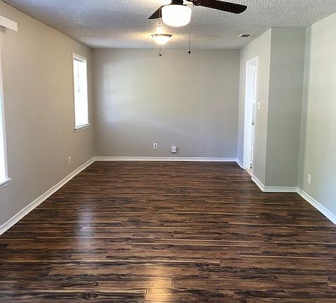 4th image of 901 Downing St