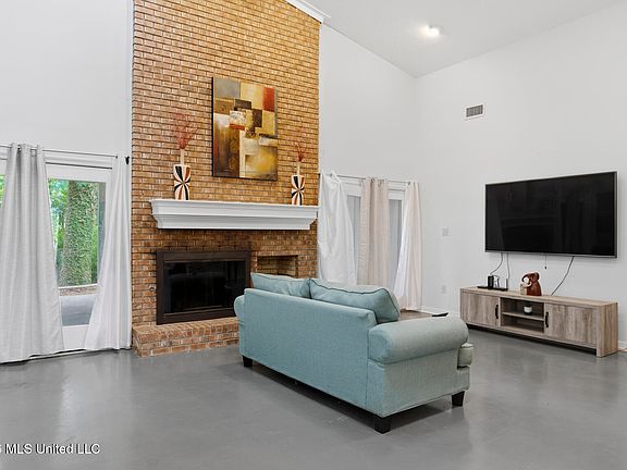 5th image of 5422 River Thames Rd
