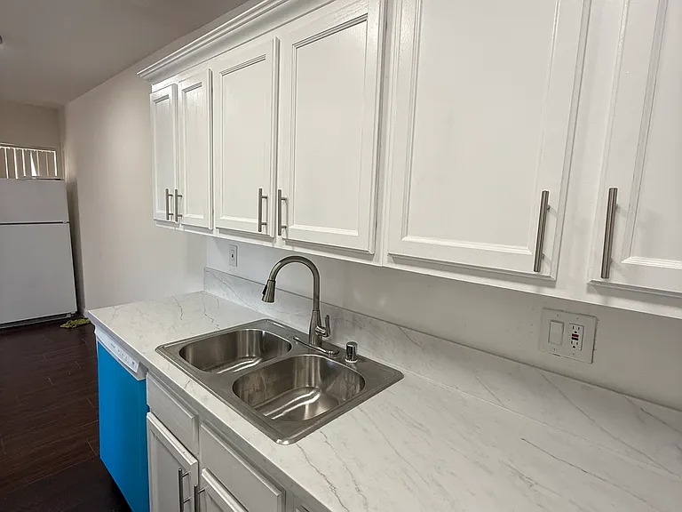 4815 Kester Ave #7 — Photo 6