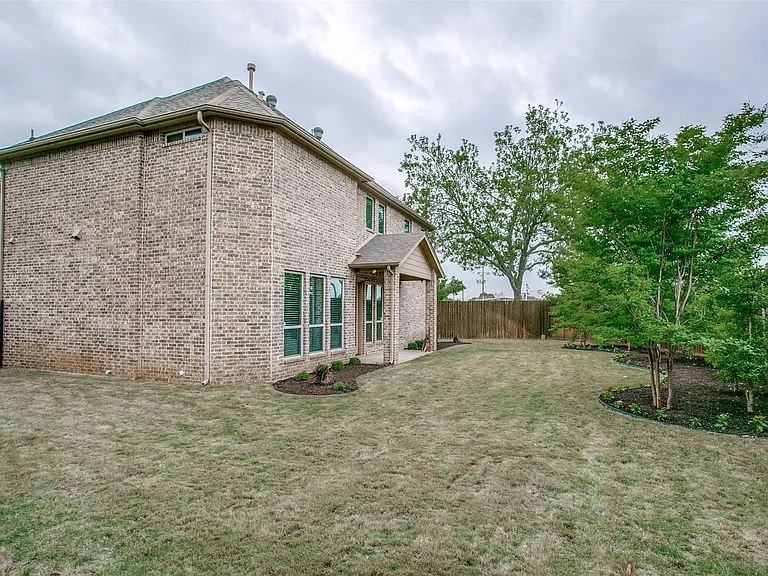 1805 Castle Ct — Photo 35