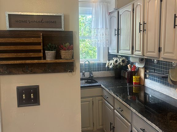 5th image of 132 Miller Ave Floor 2