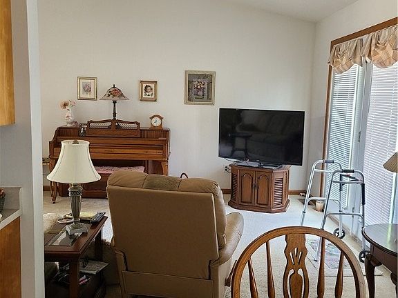 5th image of 908 Stratford Dr