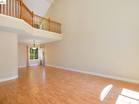 5th image of 2245 Woodhill Dr