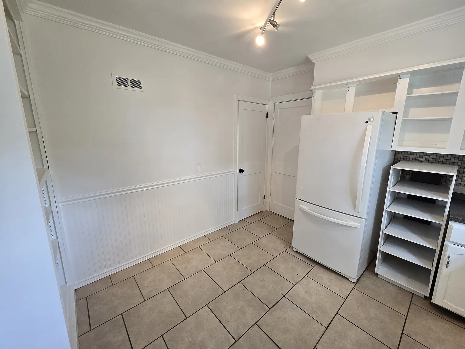 4 bed, 1836 sqft, $2,250 — Photo 2