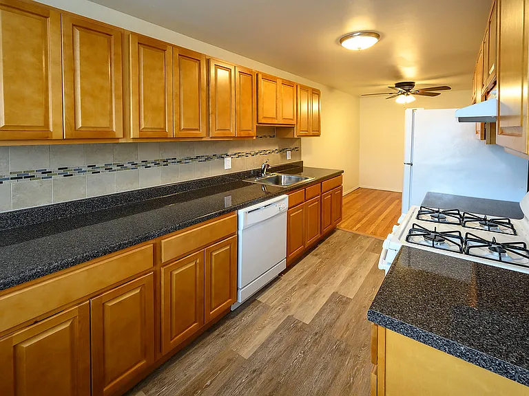 Rutgers Court Apartments — Photo 27
